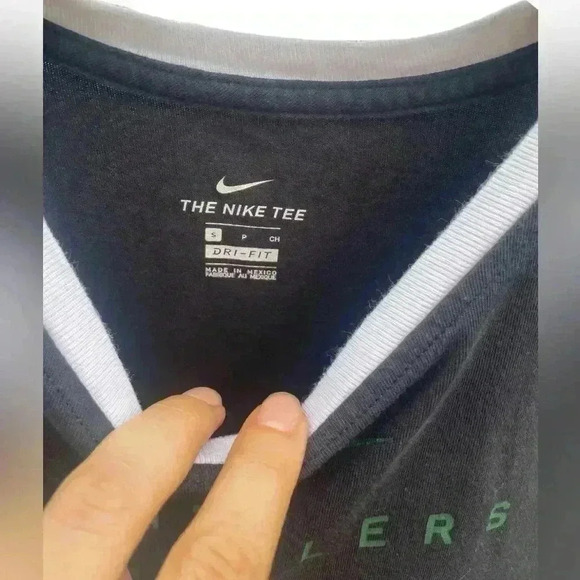 Nike women’s black tank top size small gently used rattle snake design - Picture 2 of 4